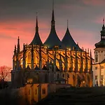Kutnohorska Vyhlidka 샬레 *